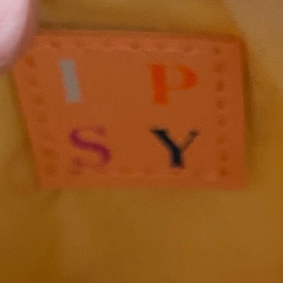 Boutique Knit‎ Tube Fringe Scarf and IPSY Zip Bag NWT - Picture 8 of 8